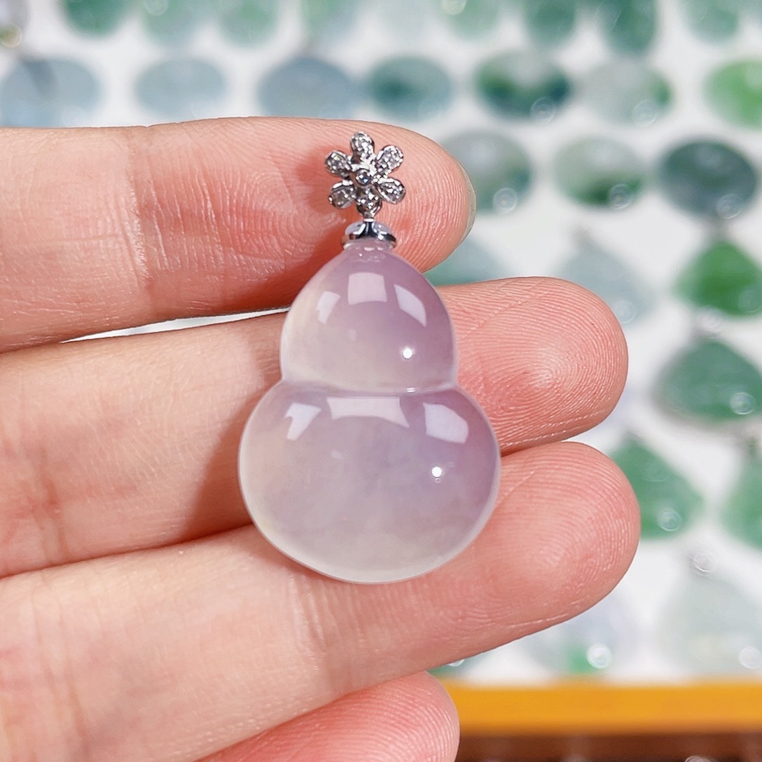 颈饰18K金镶嵌翡翠吊坠