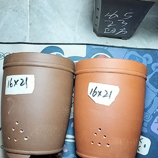 红泥紫泥三线两个花盆