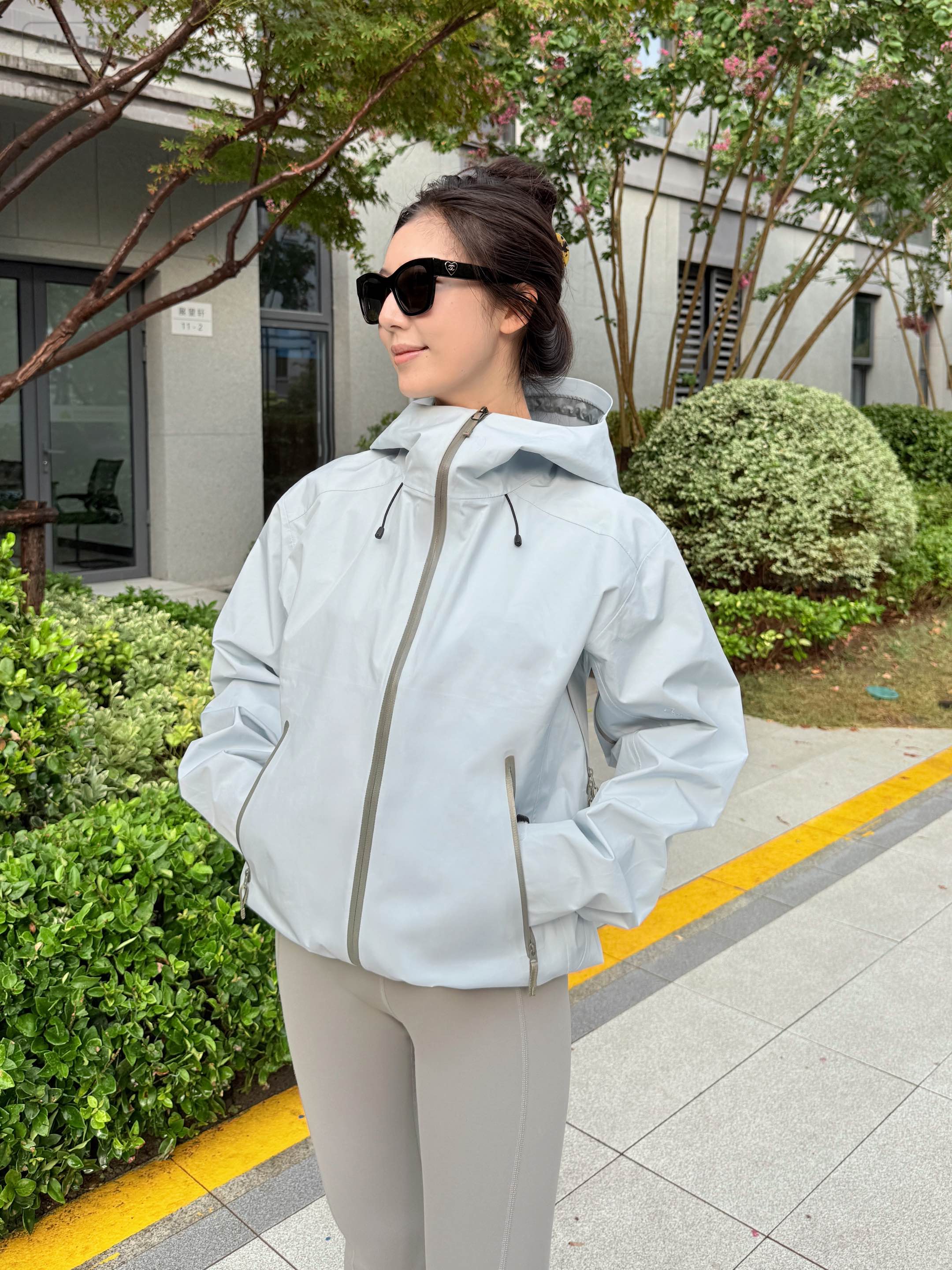 LT硬壳冲锋衣连帽户外男女同款防水城市通勤百搭