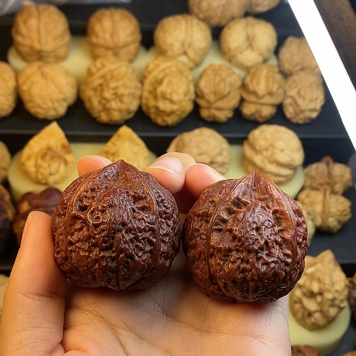 文玩核桃吊坠佛度红彩41