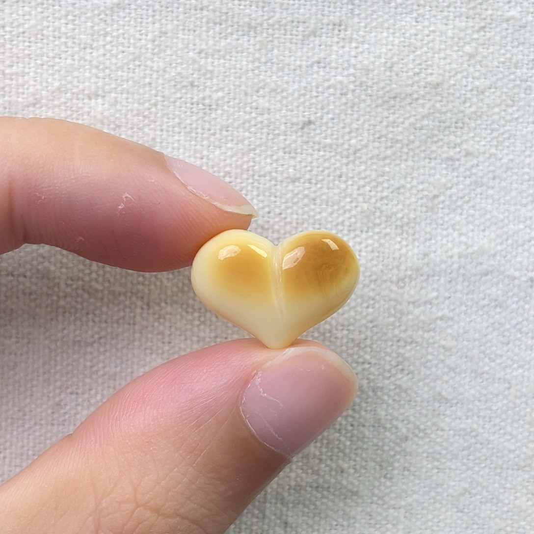 琥珀未镶嵌珠宝奇石屁桃