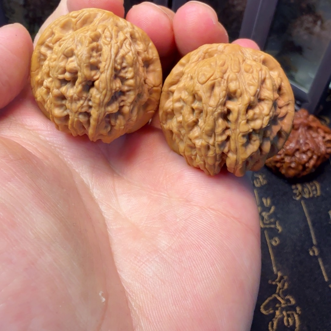 文玩核桃吊坠野核兴隆血麒麟36