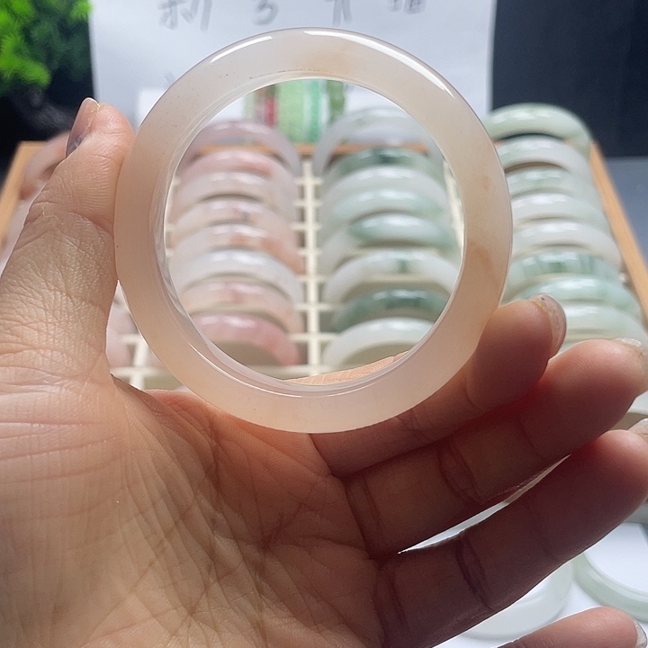 未镶嵌手镯石英质玉（金丝玉）54.5
