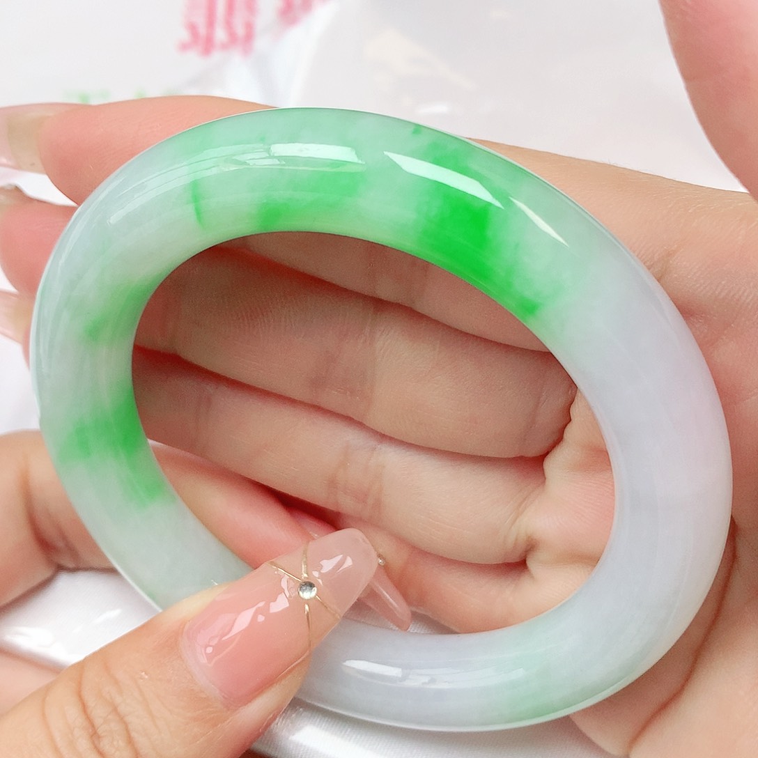 翡翠手镯未镶嵌抖音56