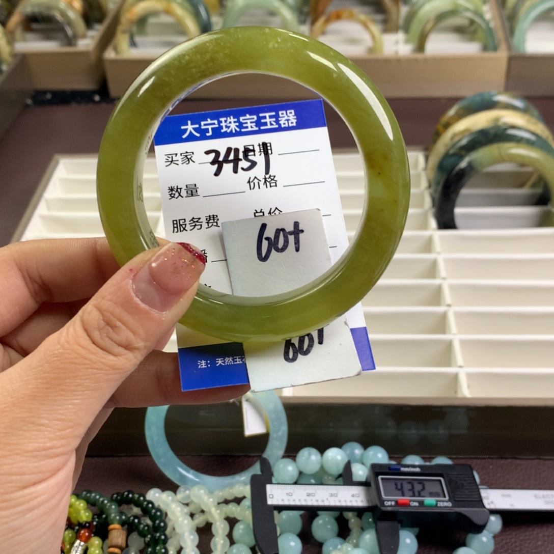 蛇纹石玉手镯未镶嵌3451