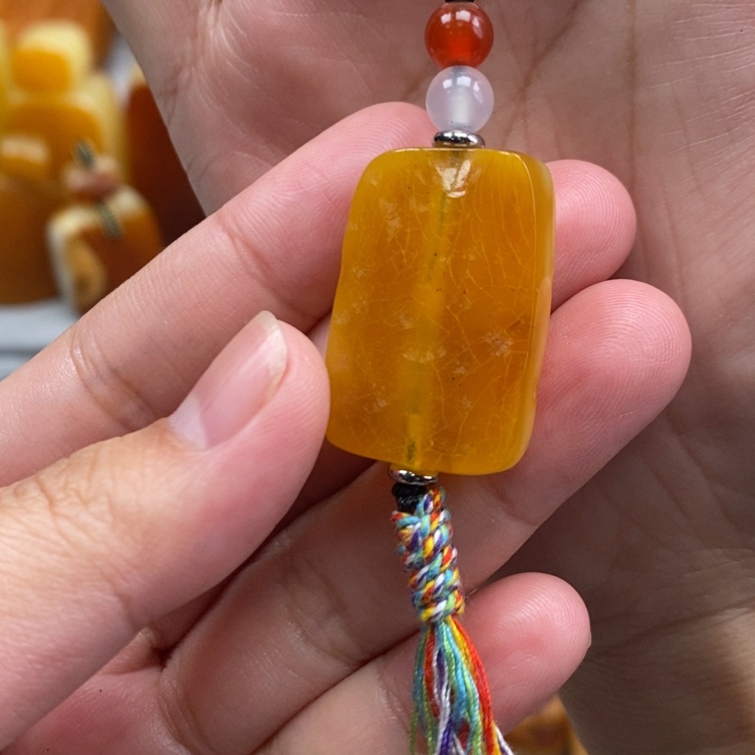 琥珀吊坠(赠链)未镶嵌