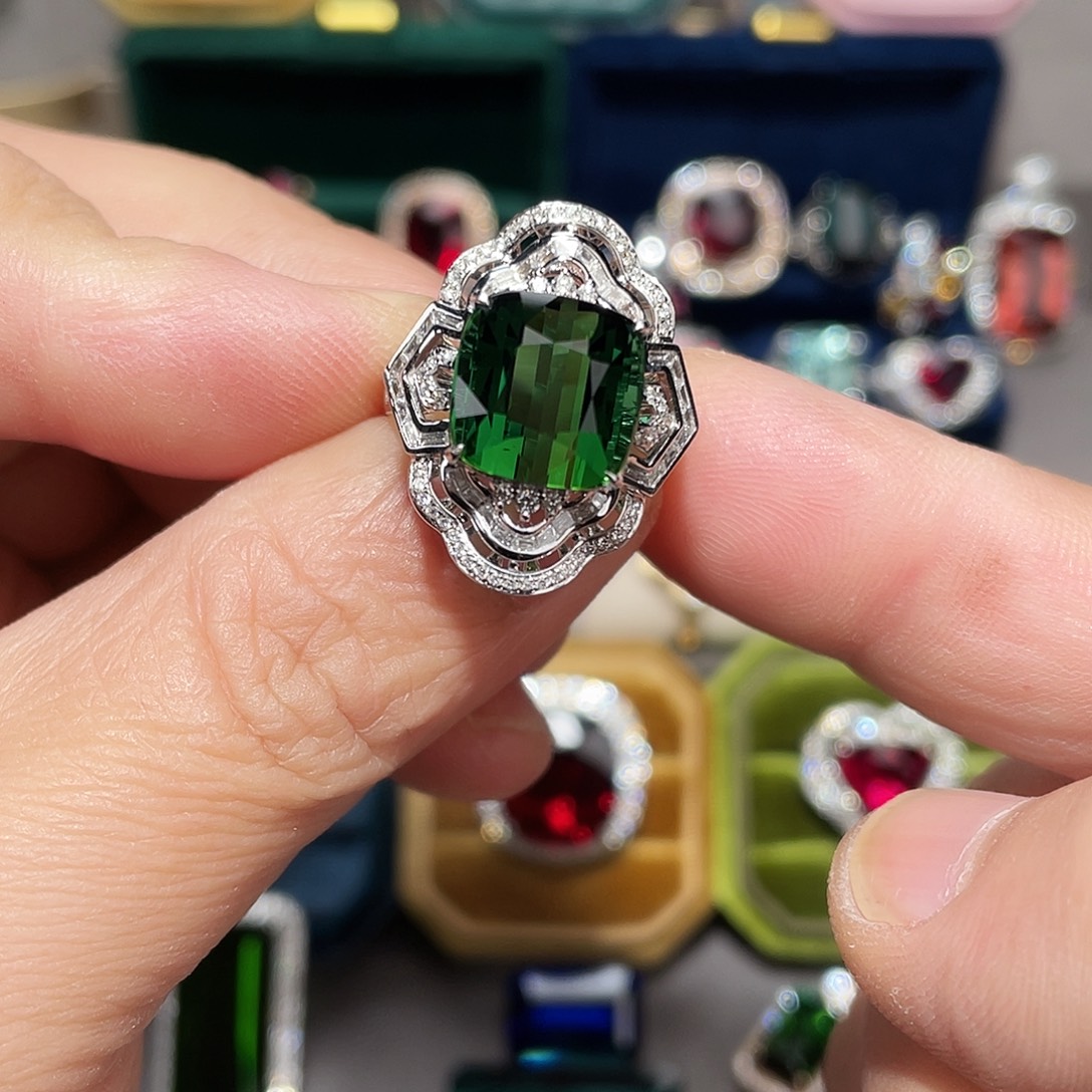 18K金镶嵌碧玺戒指9.07ct