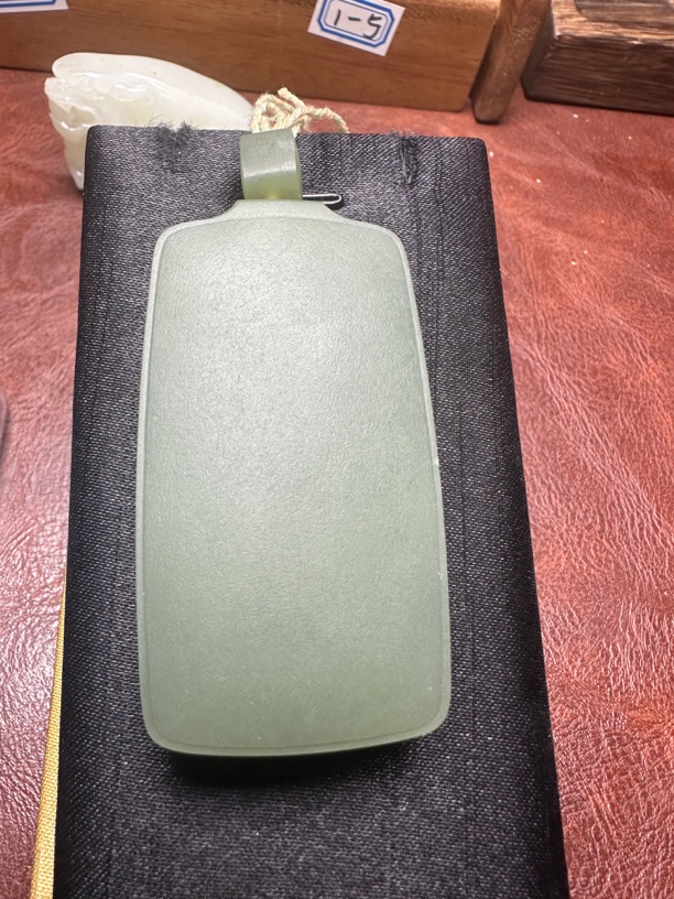 和田玉粉青无事牌69克