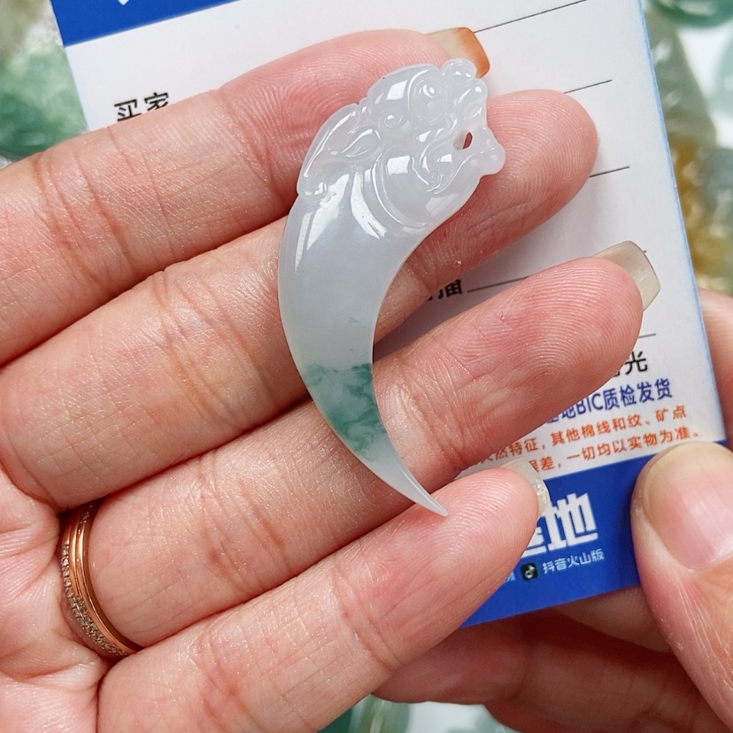 【闪购商品】翡翠颈饰未镶嵌龙牙