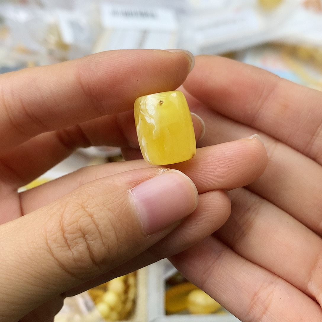 未镶嵌琥珀珠宝奇石
