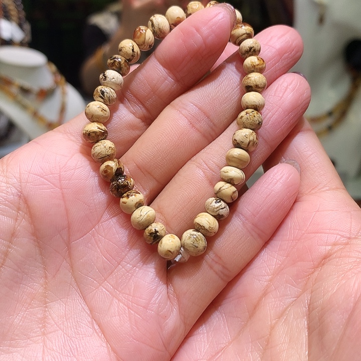 琥珀裸石未镶嵌千*禧琥珀