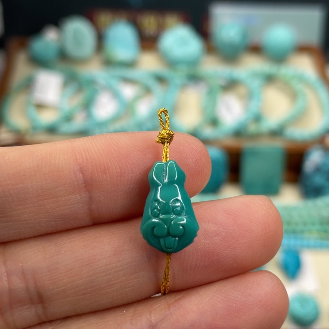 绿松石未镶嵌颈饰