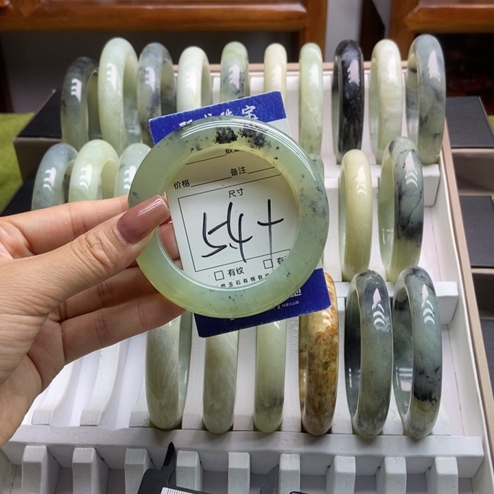 蛇纹石玉手镯未镶嵌91微瑕