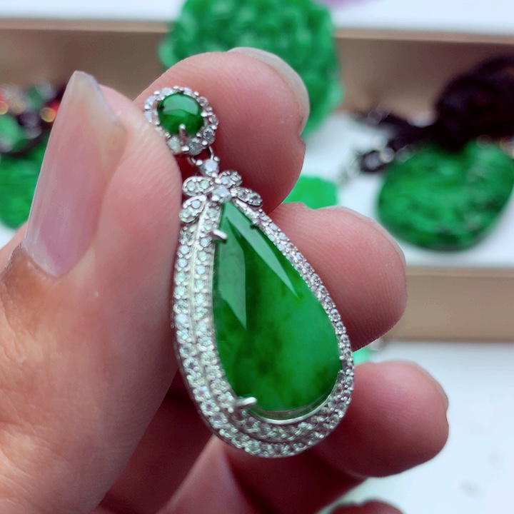 翡翠未镶嵌吊坠(不含链)