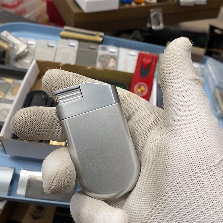 宋***忠充气打火机充气打火机