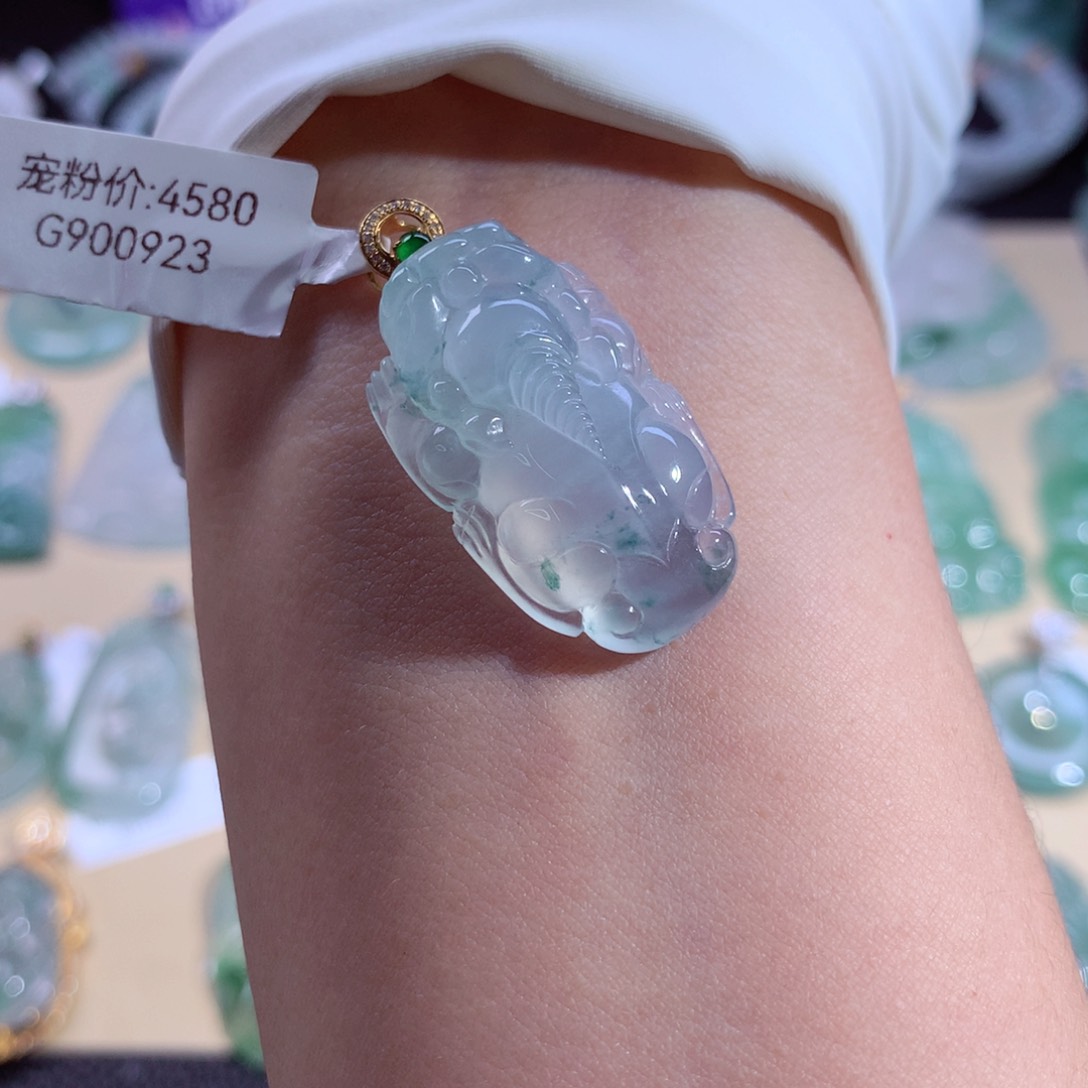 翡翠颈饰18K金镶嵌貔貅