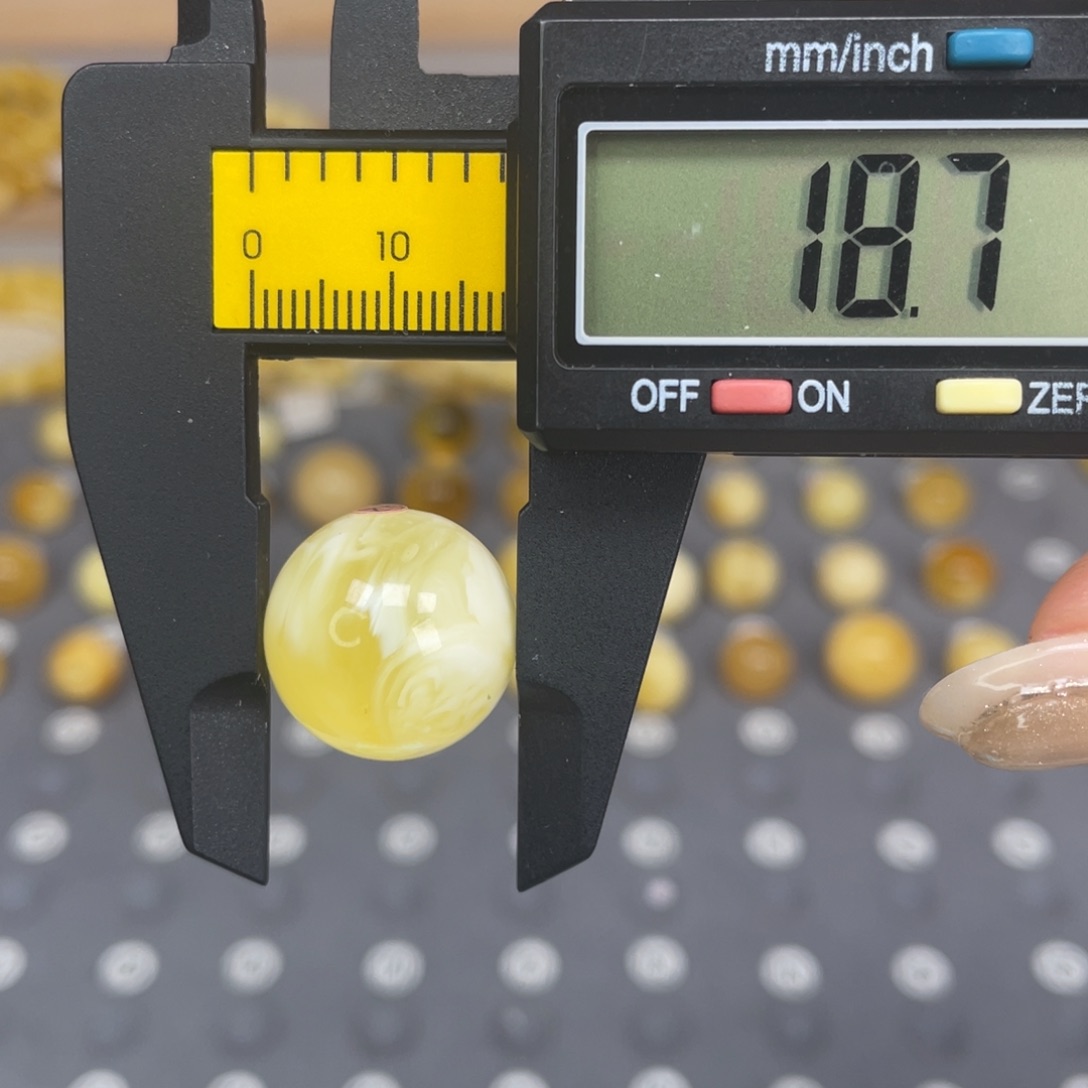 琥珀未镶嵌裸石133