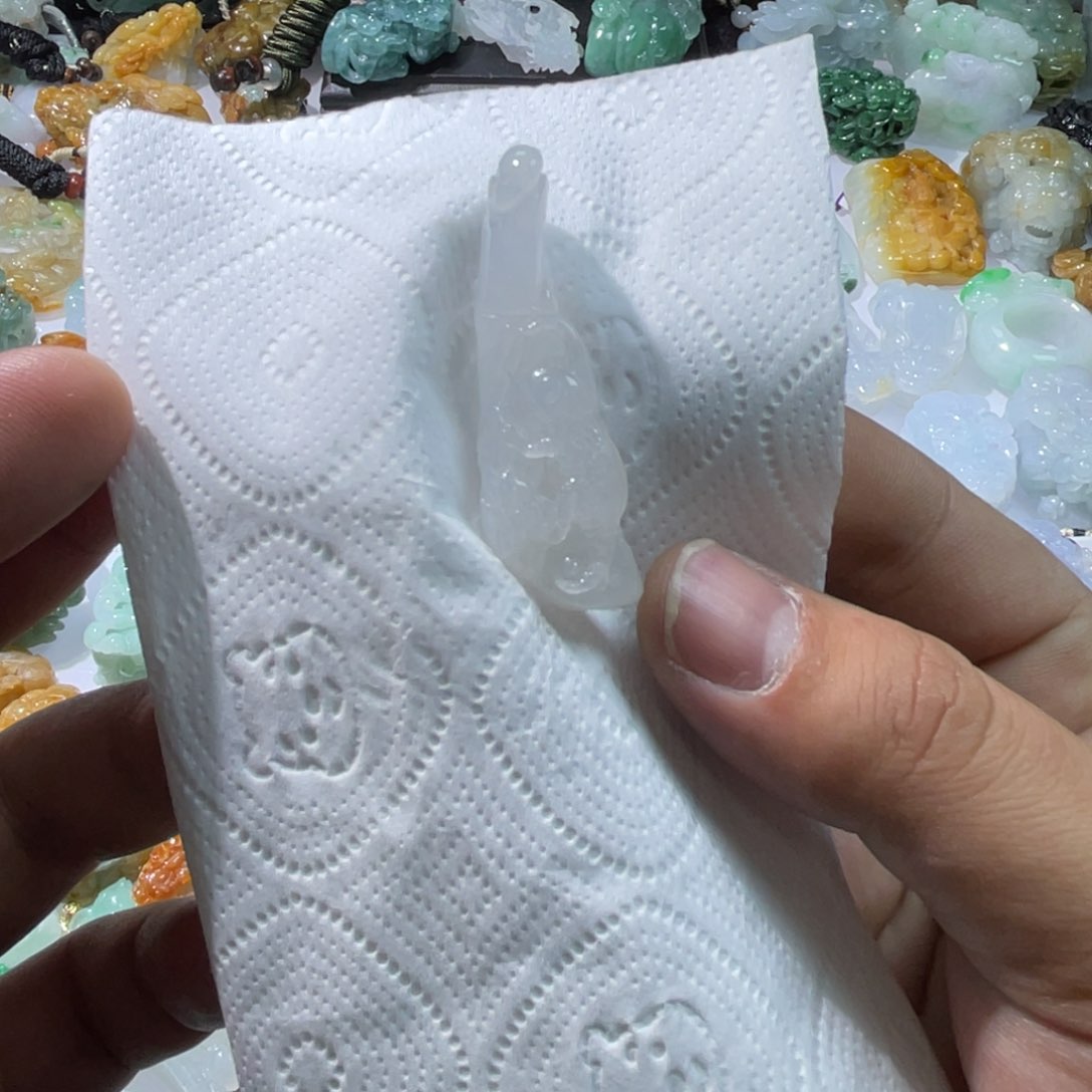 翡翠颈饰未镶嵌天然