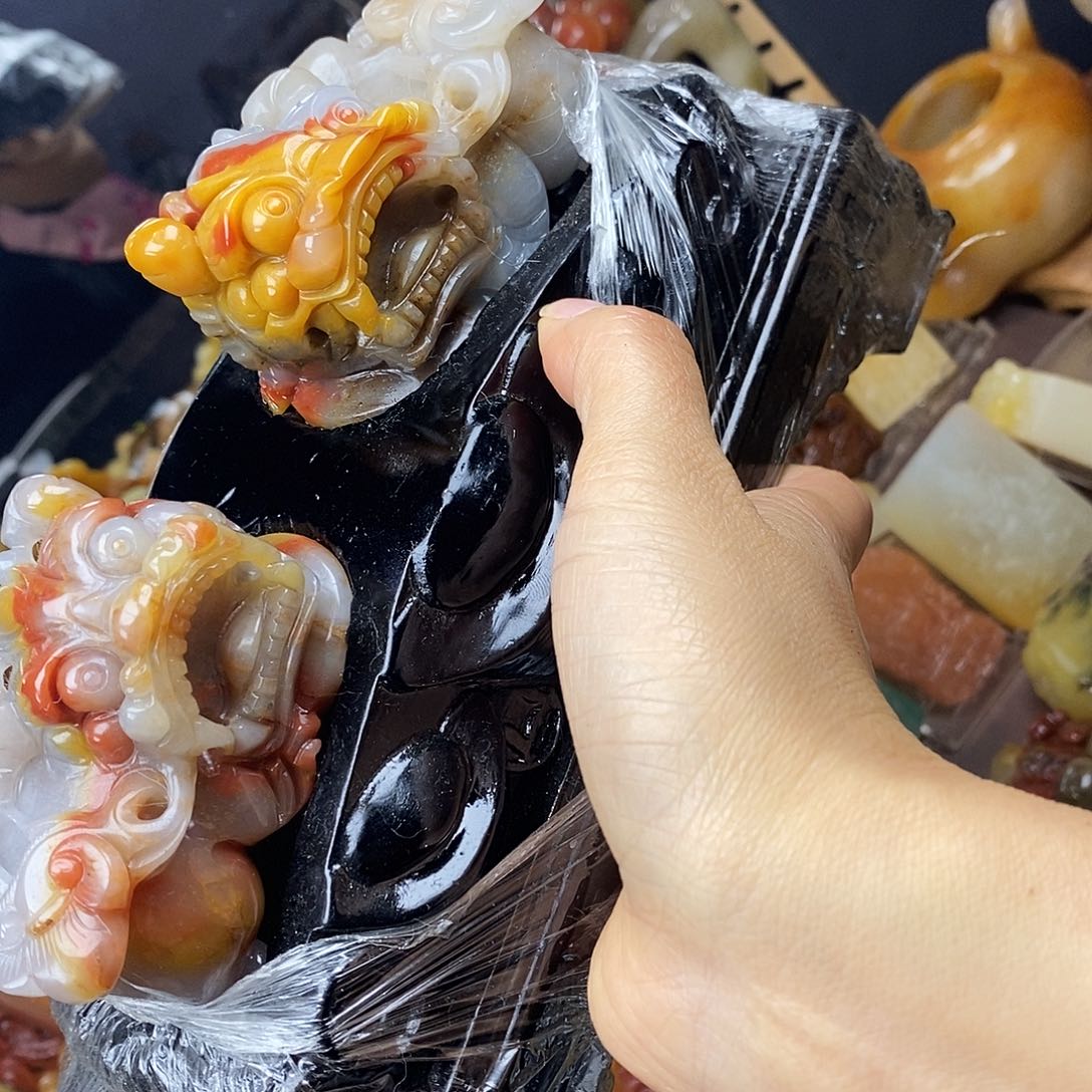 石英质玉（黄龙玉）颈饰未镶嵌