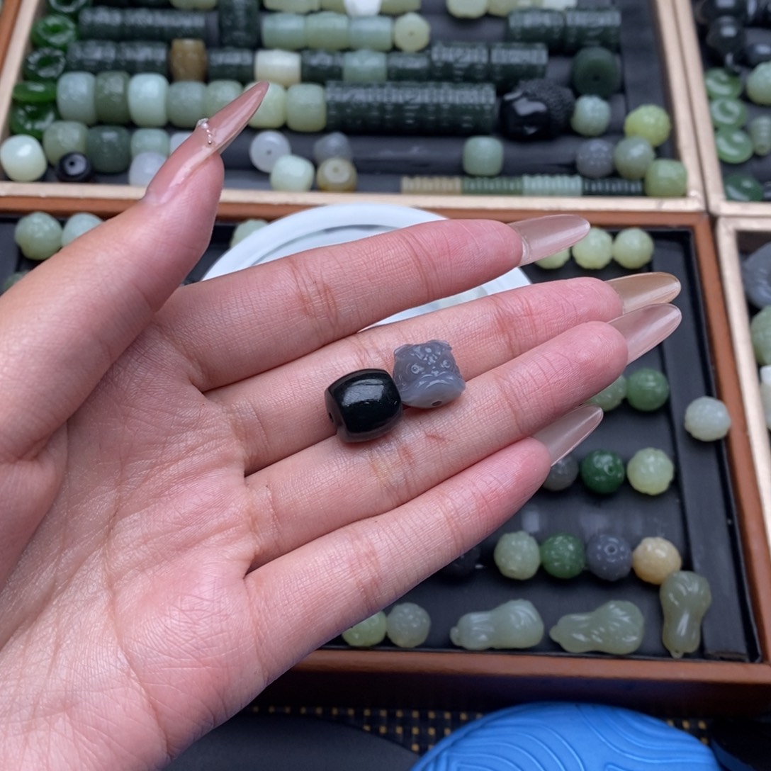 生***！和田玉未镶嵌珠宝半成品