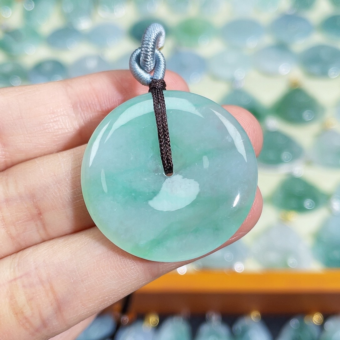 翡翠颈饰未镶嵌吊坠