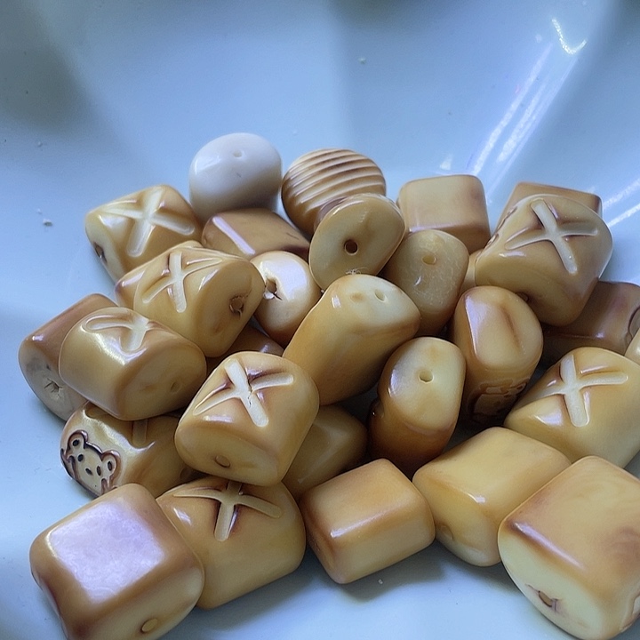 白玉菩提吊坠微瑕象牙果面包三颗