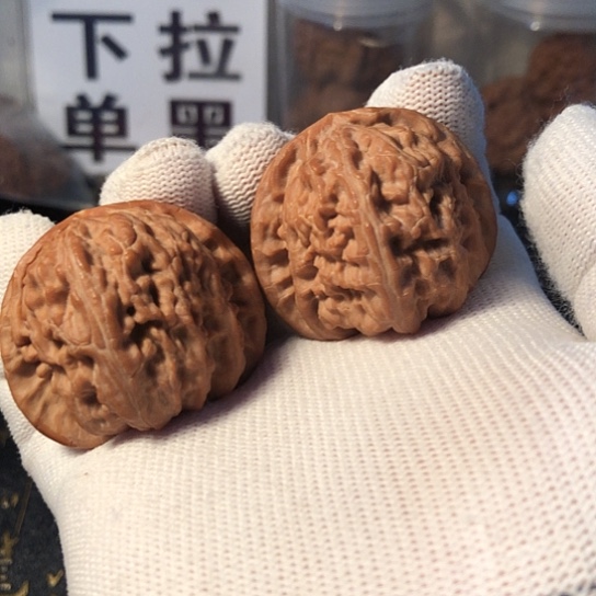 文玩核桃把件白狮子40mm