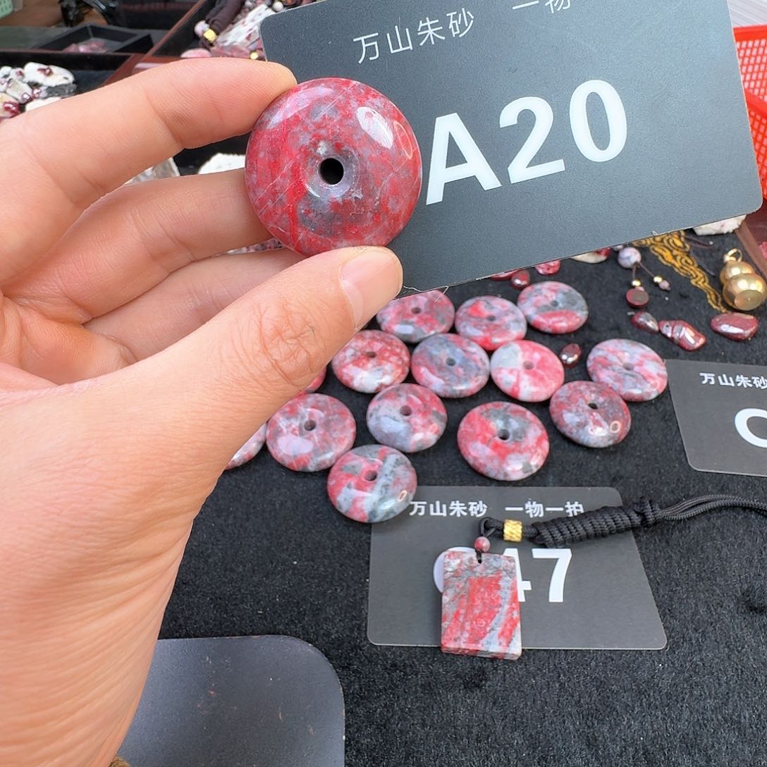 天然辰砂原矿原石朱砂吊坠