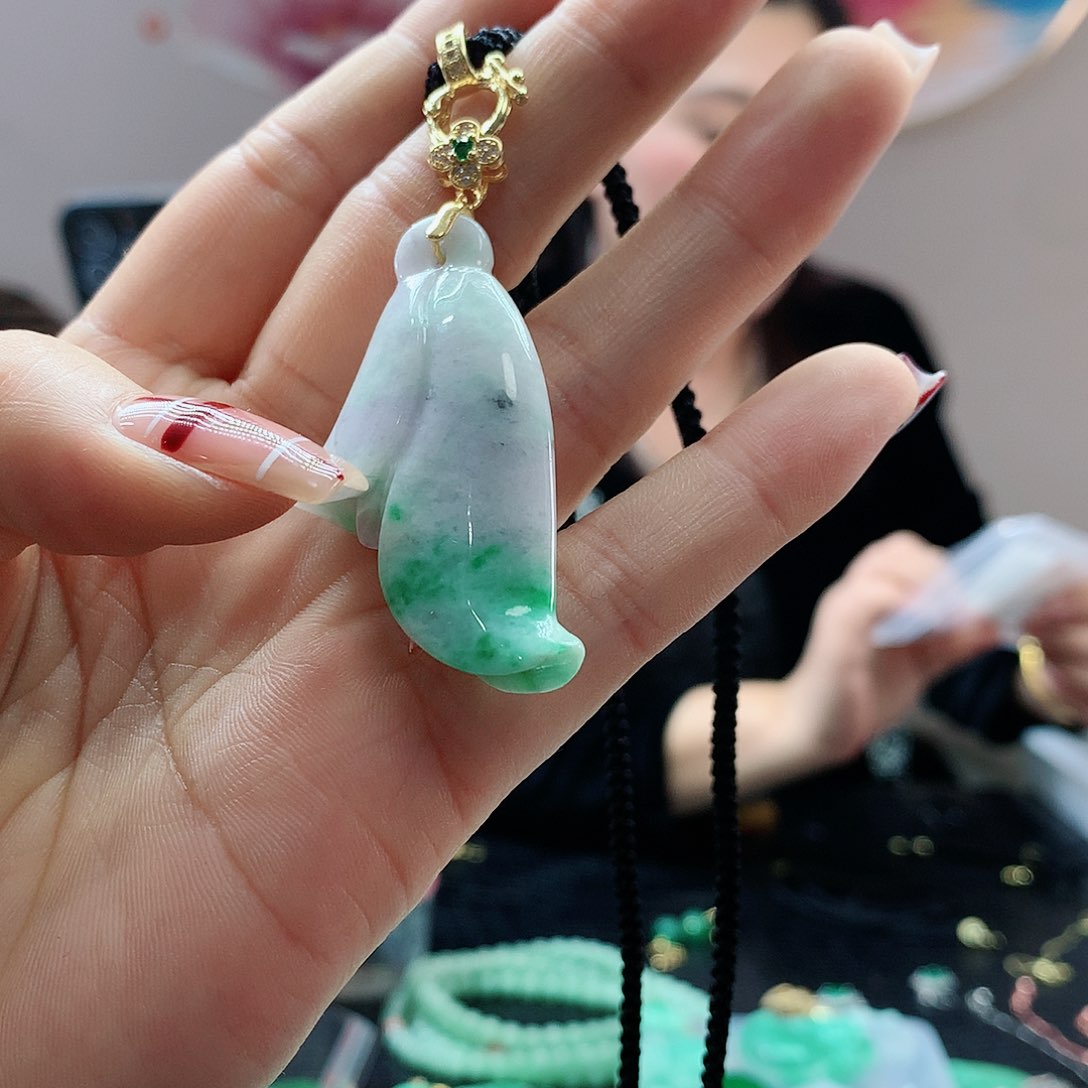 【闪购商品】翡翠吊坠(赠链)未镶嵌