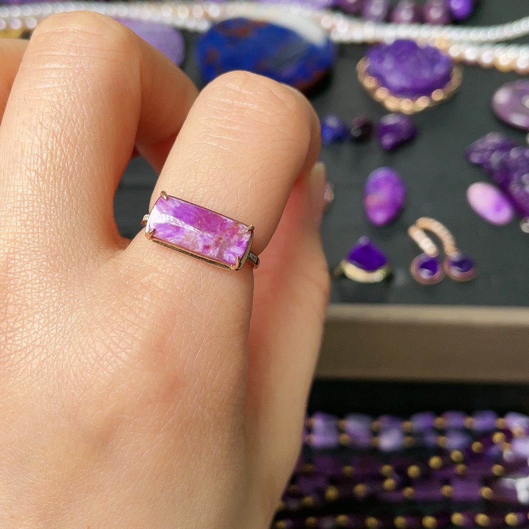 苏纪石（舒俱来）戒指18K金镶嵌波***娜