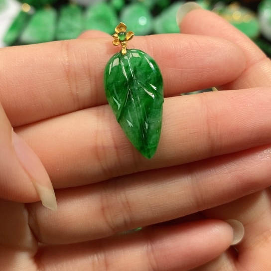 颈饰未镶嵌翡翠吊坠