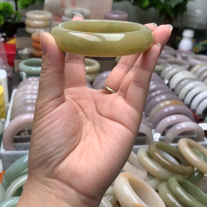 石英质玉未镶嵌手镯