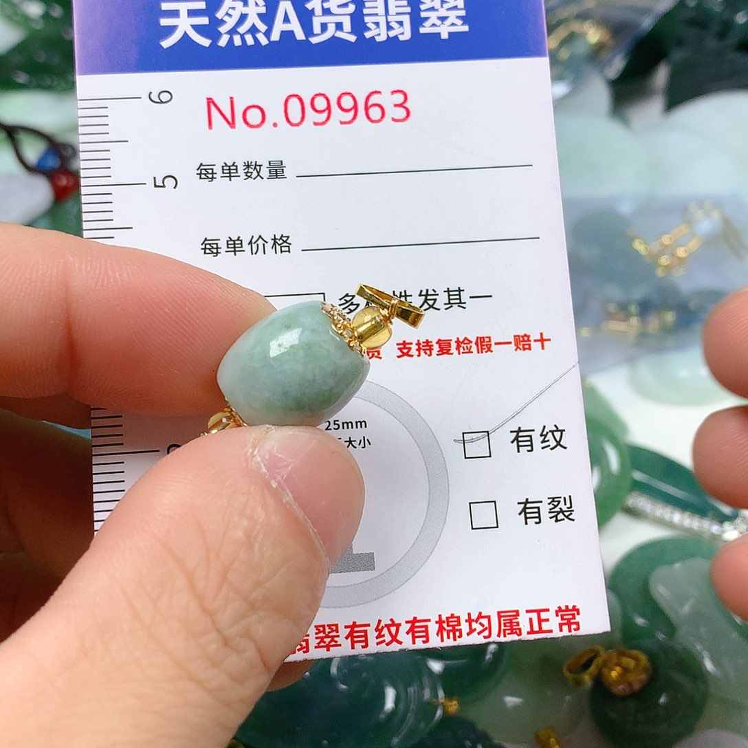 翡翠颈饰未镶嵌天然翡翠