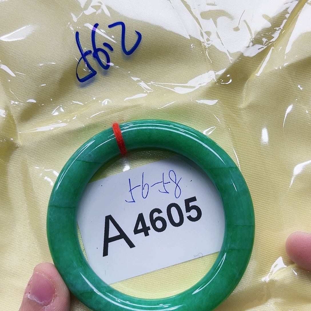 翡翠手镯未镶嵌多样性