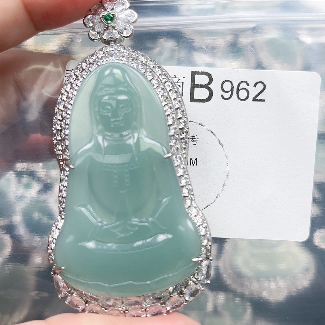 翡翠颈饰未镶嵌翡翠962