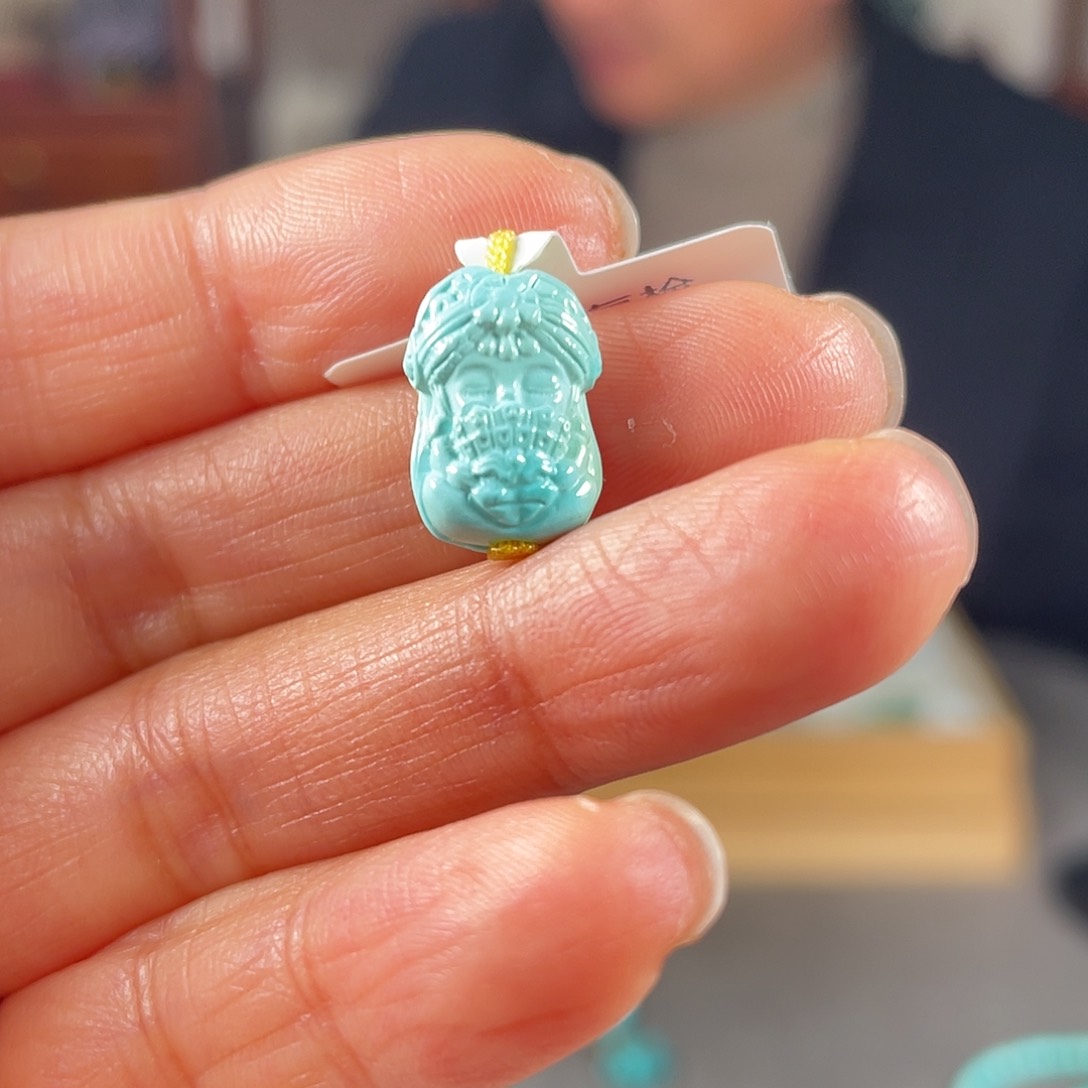 绿松石颈饰未镶嵌