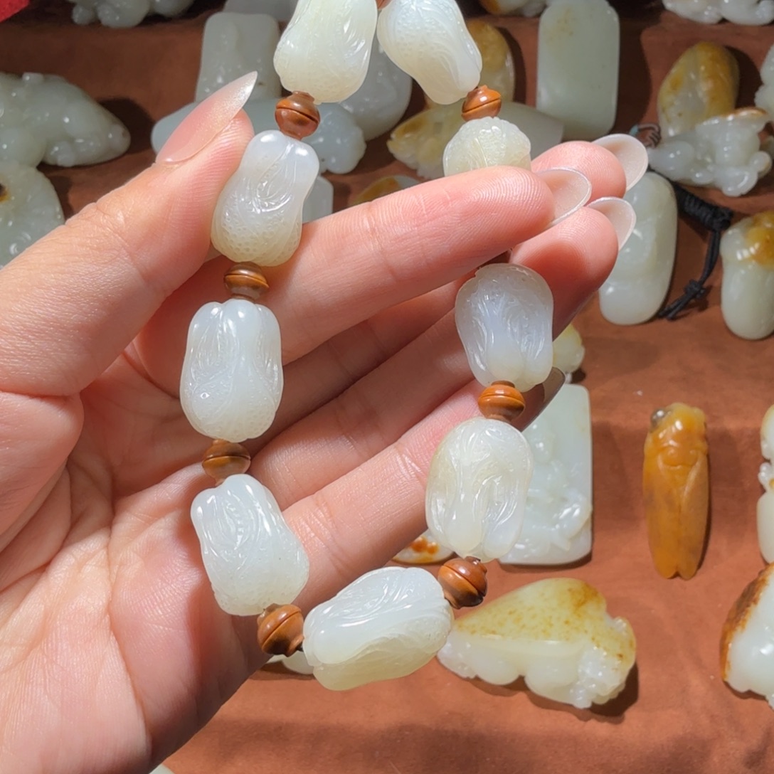 啊***伟和田玉未镶嵌手链