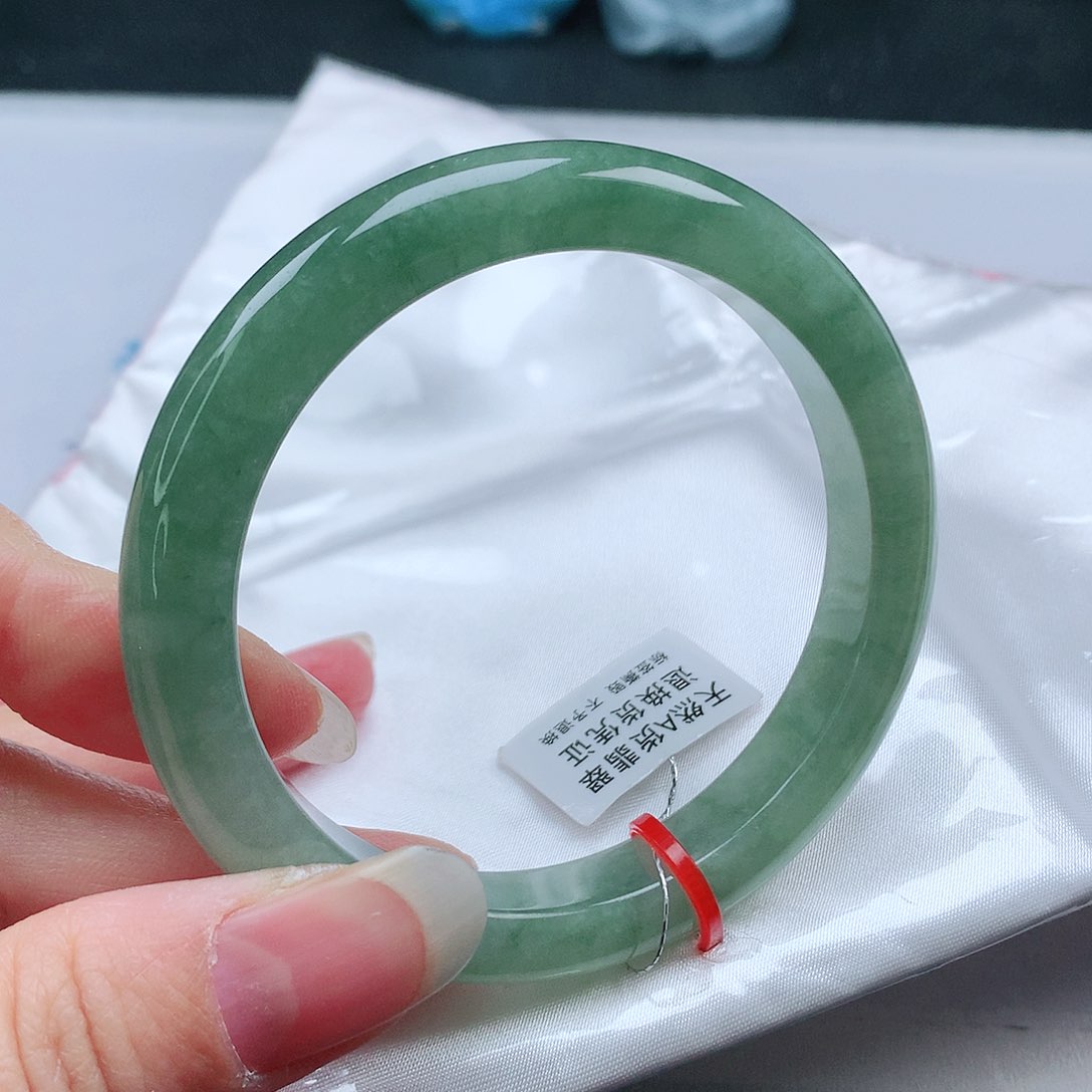 翡翠手镯未镶嵌57圈