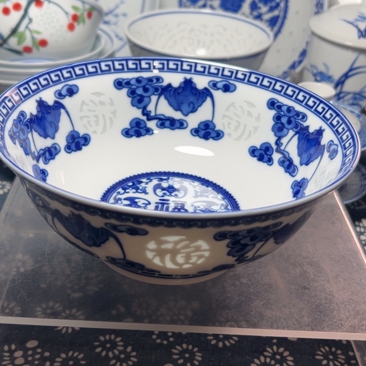 青花7寸雕刻五福面碗