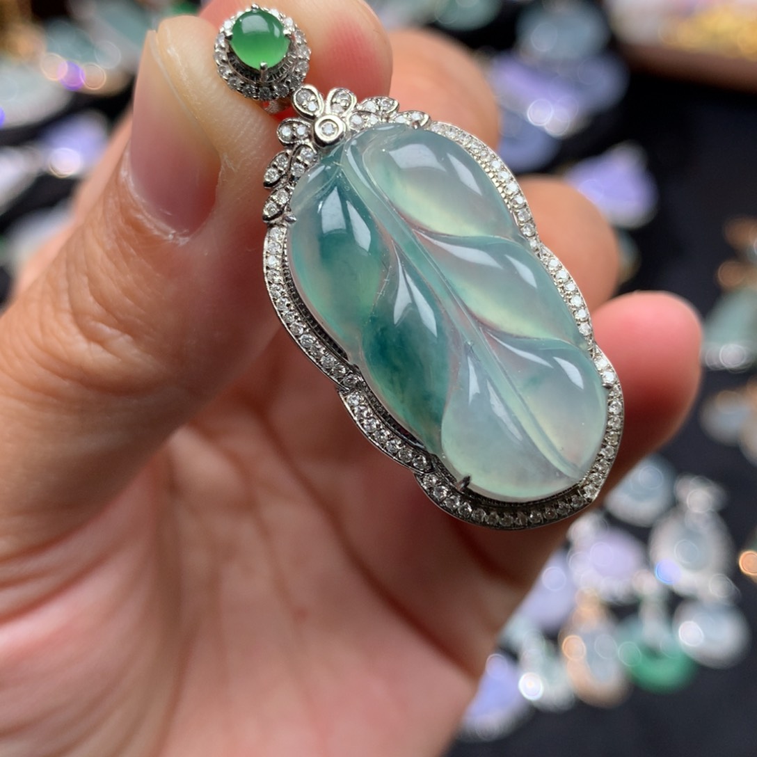 吊坠(不含链)18K金镶嵌翡翠