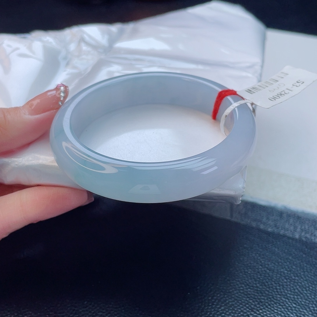 翡翠手镯未镶嵌翡翠