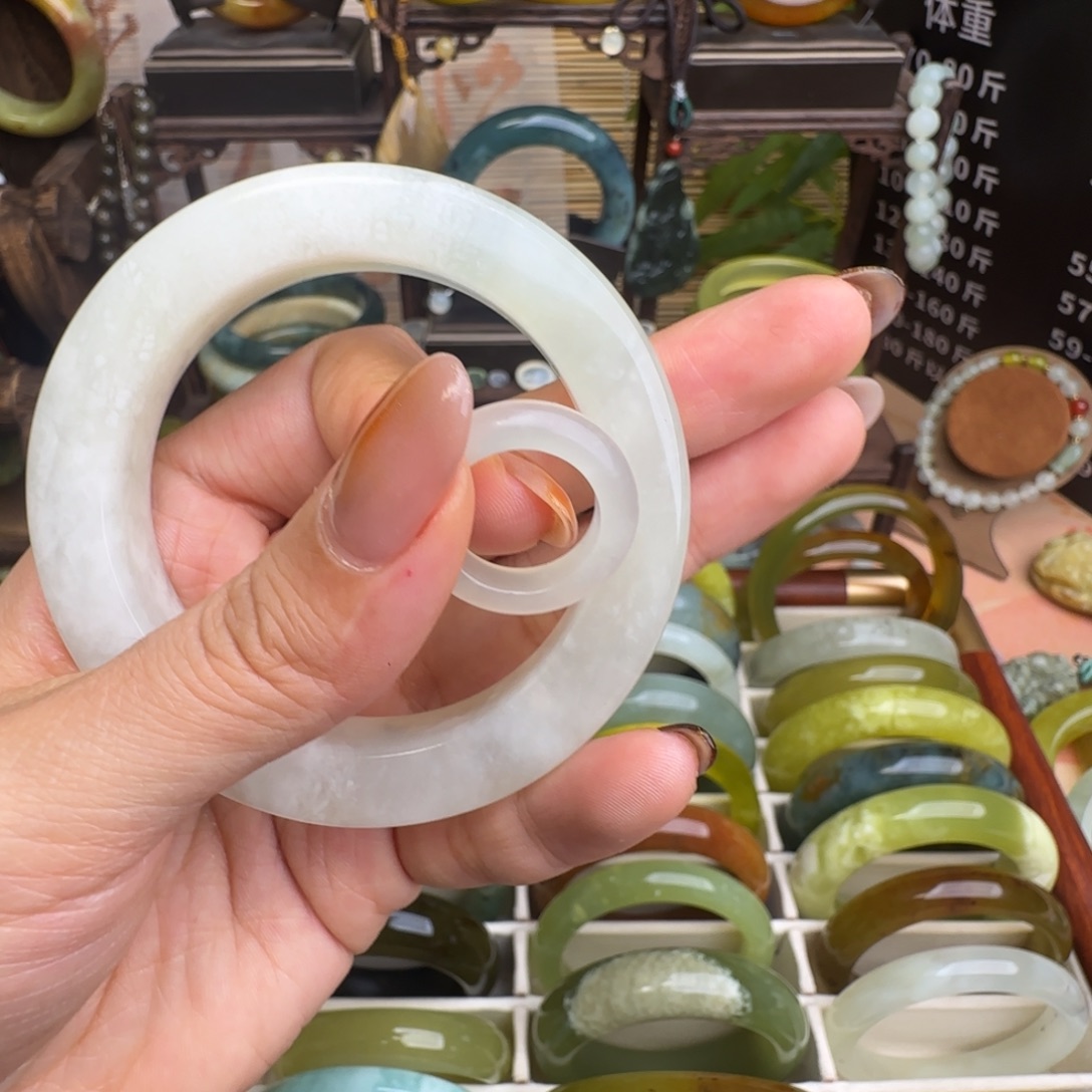 岫玉未镶嵌手镯默认微瑕无科技