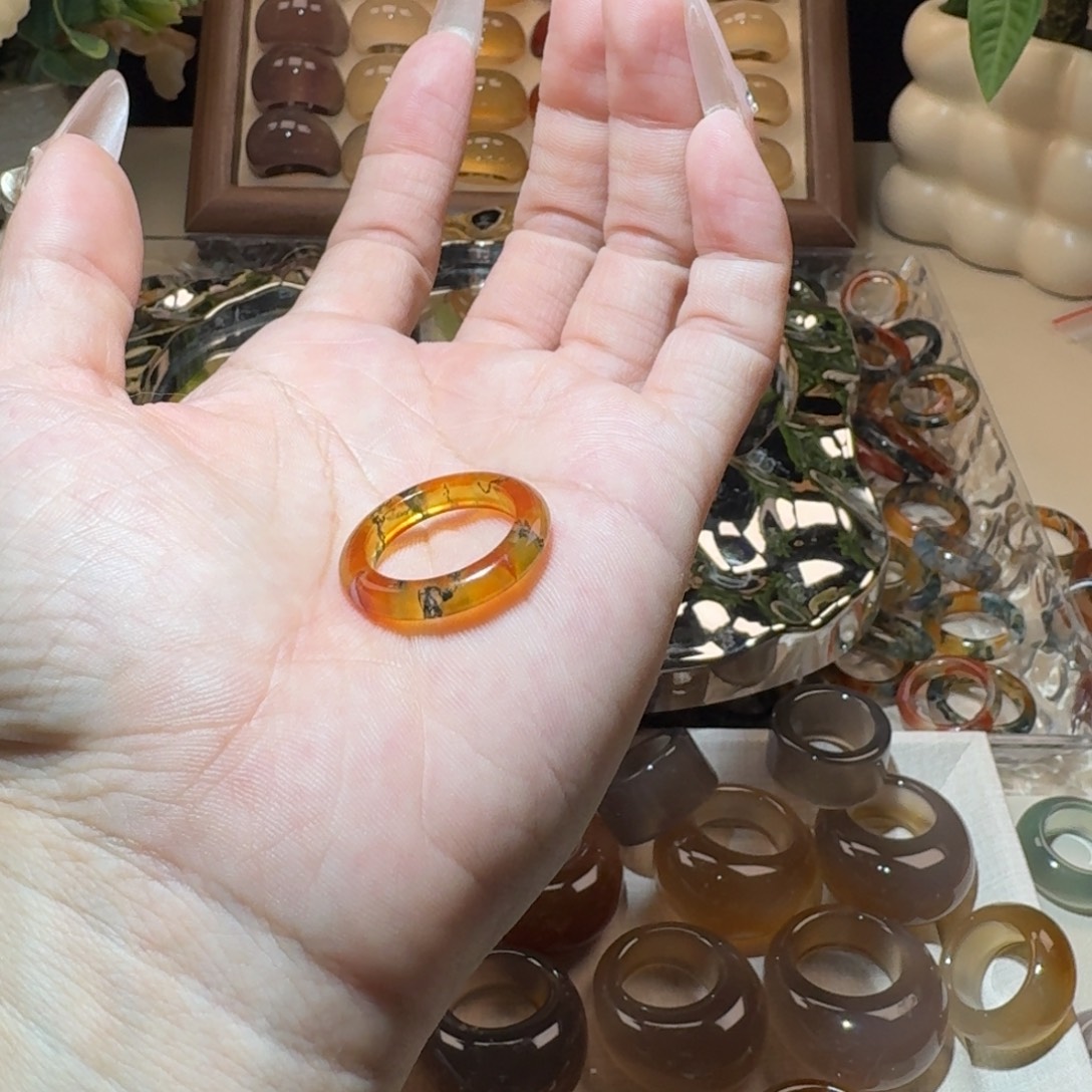 夏***。玛瑙/玉髓未镶嵌戒圈