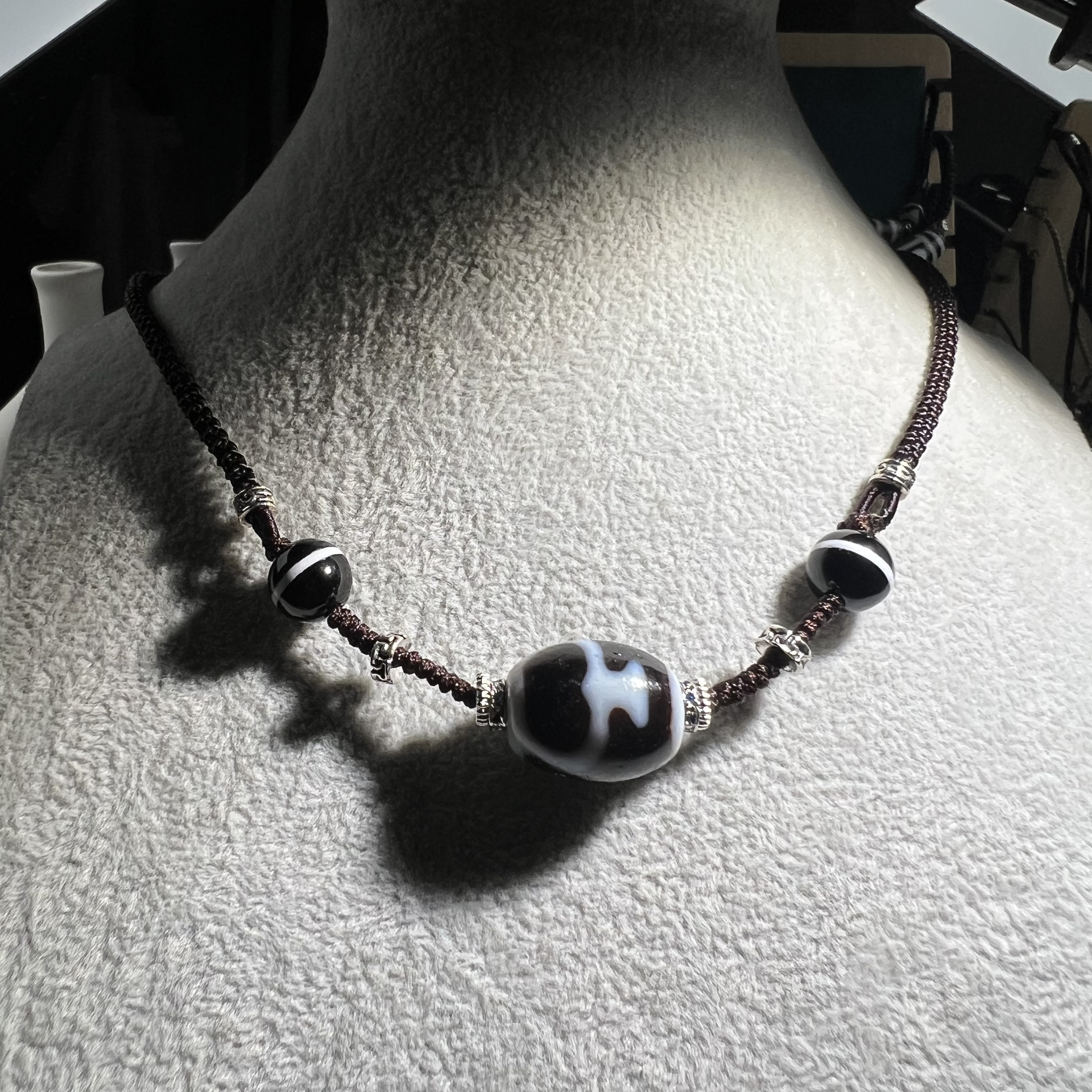 天然玛瑙高品达洛黑白宝瓶颈链