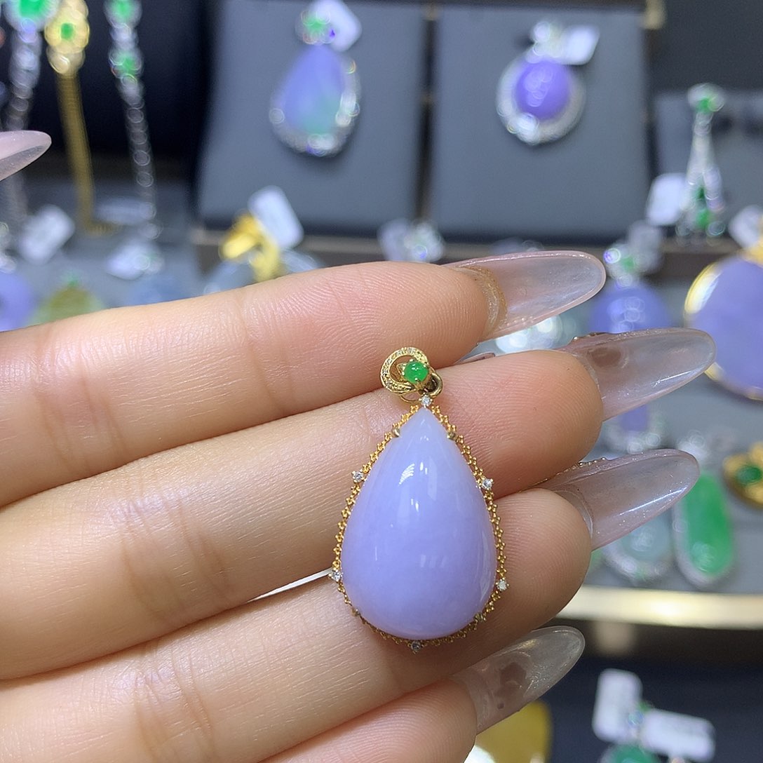 翡翠18K金镶嵌颈饰翡翠