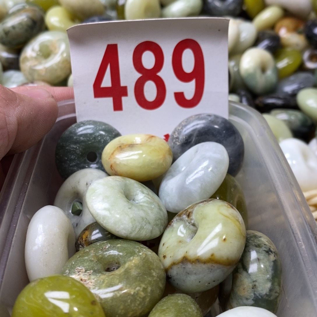 蛇纹石玉挂坠未镶嵌