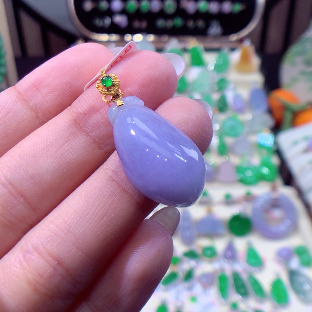 翡翠颈饰18K金镶嵌翡翠