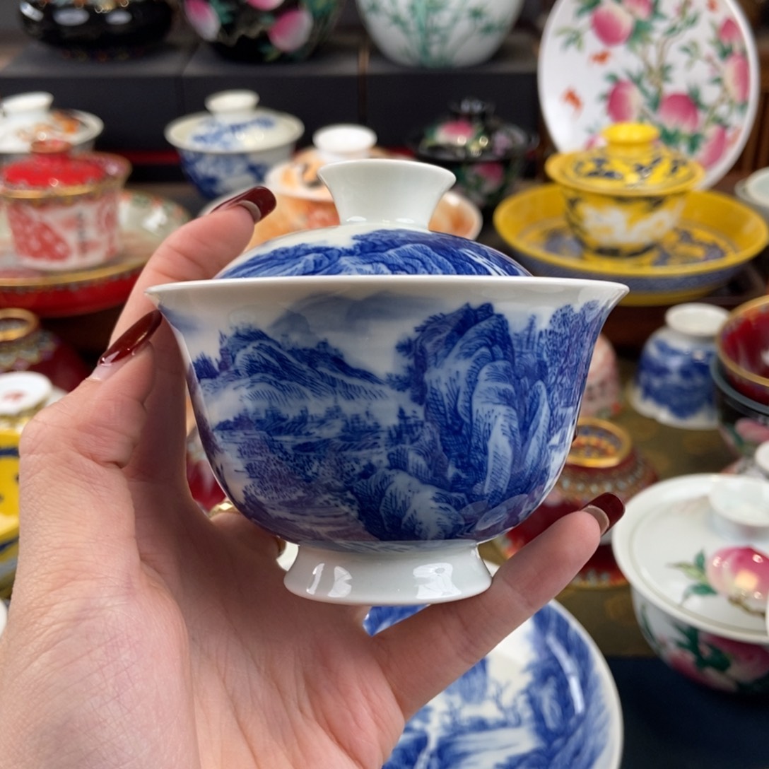 陶瓷艺术家的作品是一