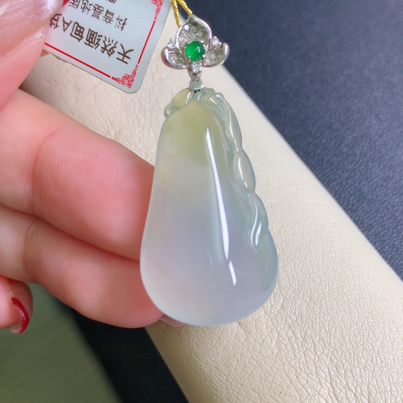 【闪购商品】翡翠颈饰18K金镶嵌瓜