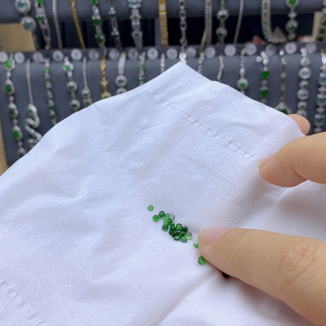 翡翠未镶嵌颈饰个*2.5mm左右10颗一组